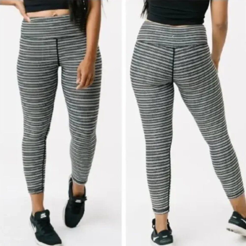 Zyia Active Black White Stripe Aztec Adrenaline 7/8 24" Leggings Size 6-8